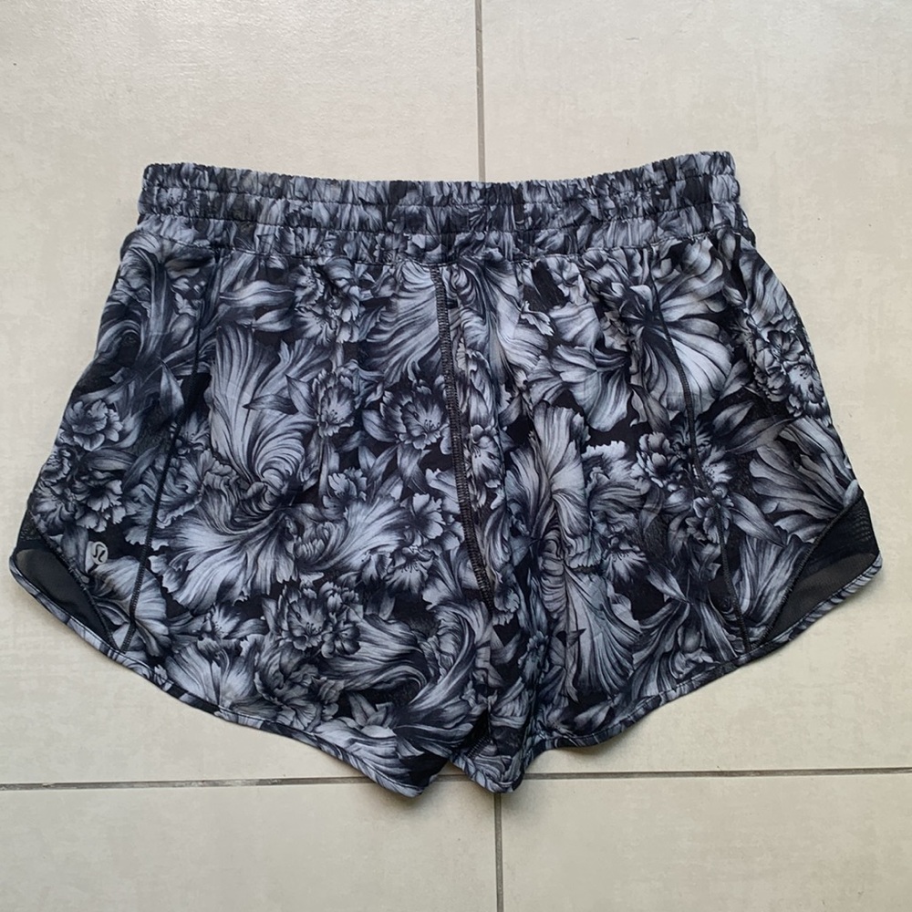 LULULEMON Hotty Hot Shorts  Night Garden Ice Grey Black Gray Floral 8 - Picture 3 of 8